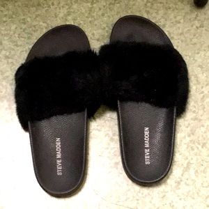 Black Mufflin Scene Sandals